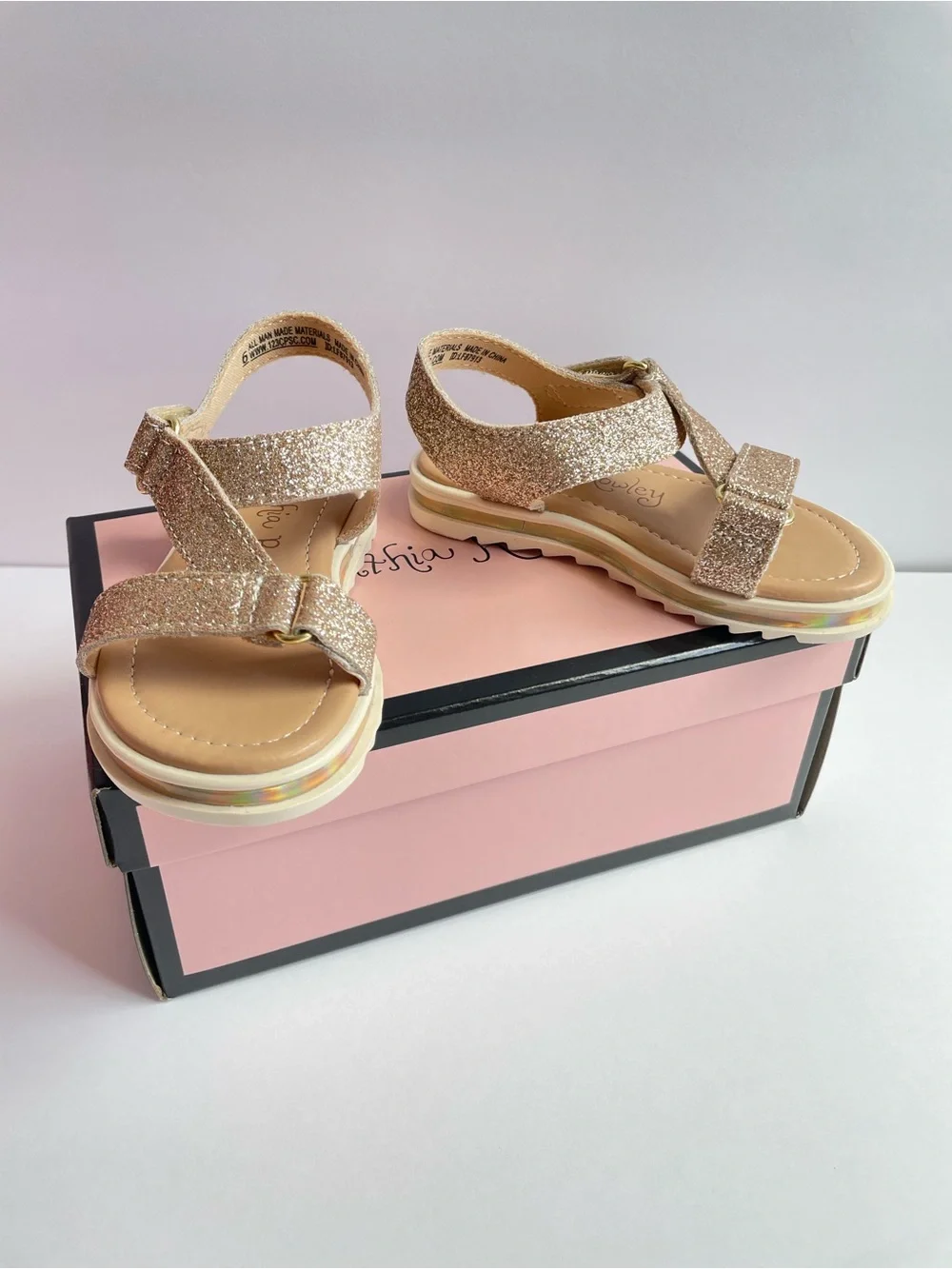 Cynthia Rowley Kids Glitter Gold Sandals size 6 little kids